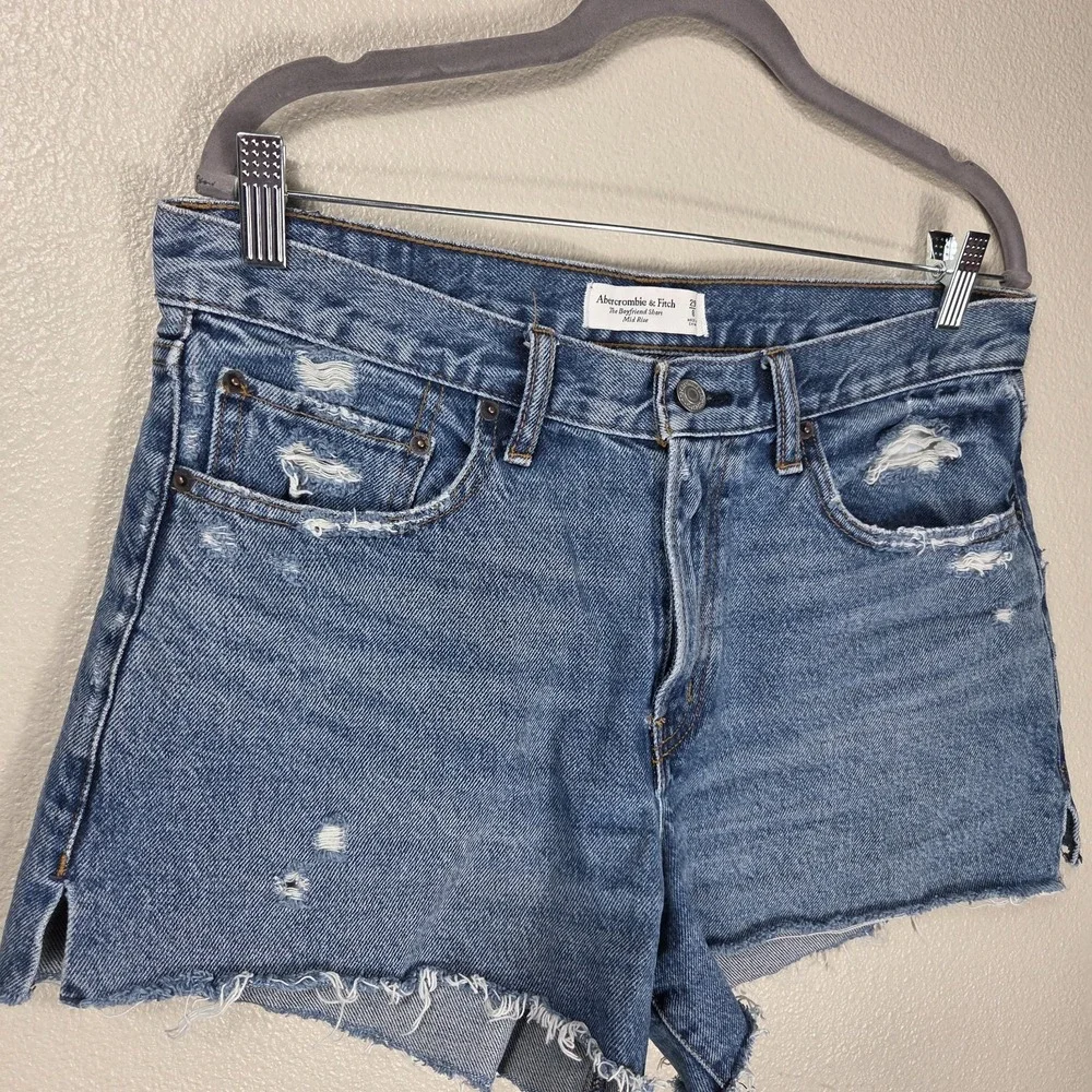 Abercrombie & Fitch Boyfriend Shorts Size 29 Mid Rise Distressed Denim Blue